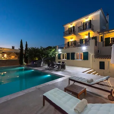 Panoramic Poolside Getaway Prázdninový dům *