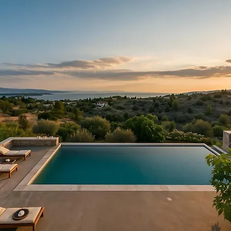 Panoramic Poolside Getaway * بورتو خيلي