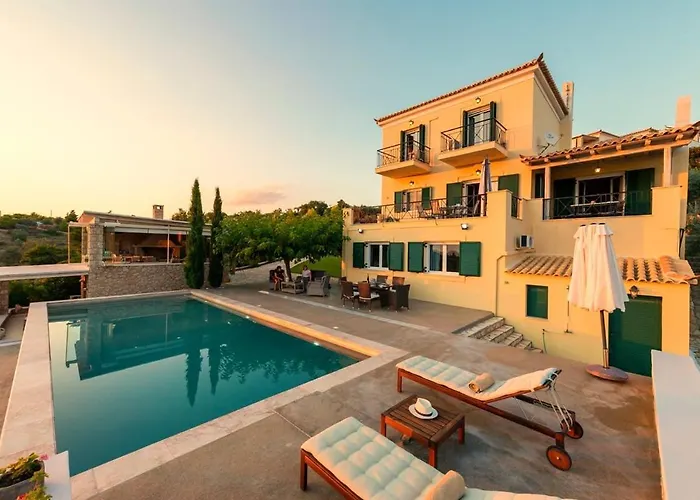 Panoramic Poolside Getaway * بورتو خيلي