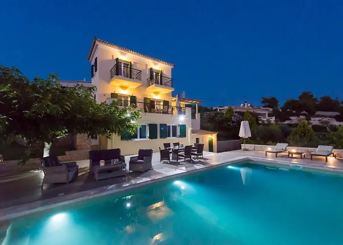 Panoramic Poolside Getaway بورتو خيلي