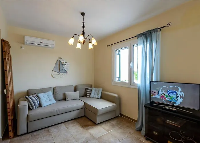 بيت للعطل Panoramic Poolside Getaway