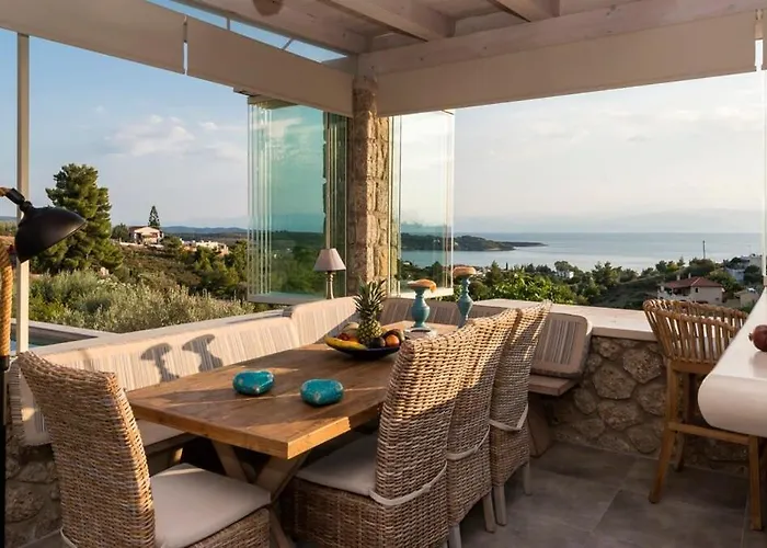 Panoramic Poolside Getaway * بورتو خيلي