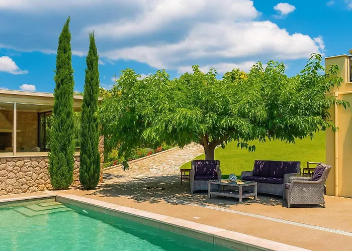 Panoramic Poolside Getaway